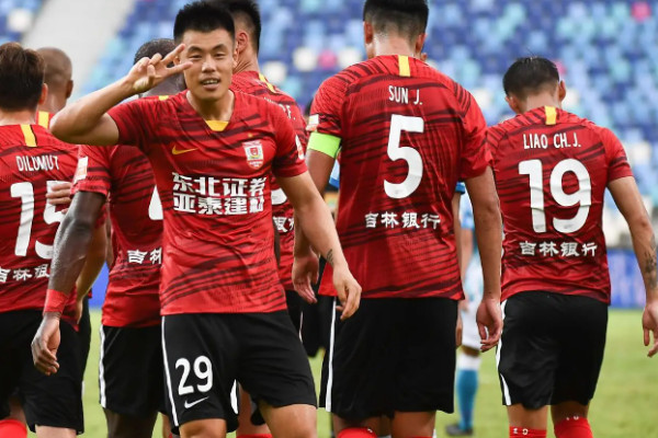浙江队2-2憾平河南！陶强龙双响难救主 客队绝平球点燃中超保级战火